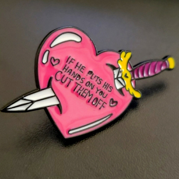 *SOLD* ⚡Host Pick⚡ 🦝 BNWOT Deadly love pin - Picture 2 of 4